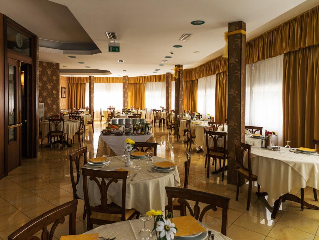 Hotel Fabius Белариа-Игеа Марина Екстериор снимка